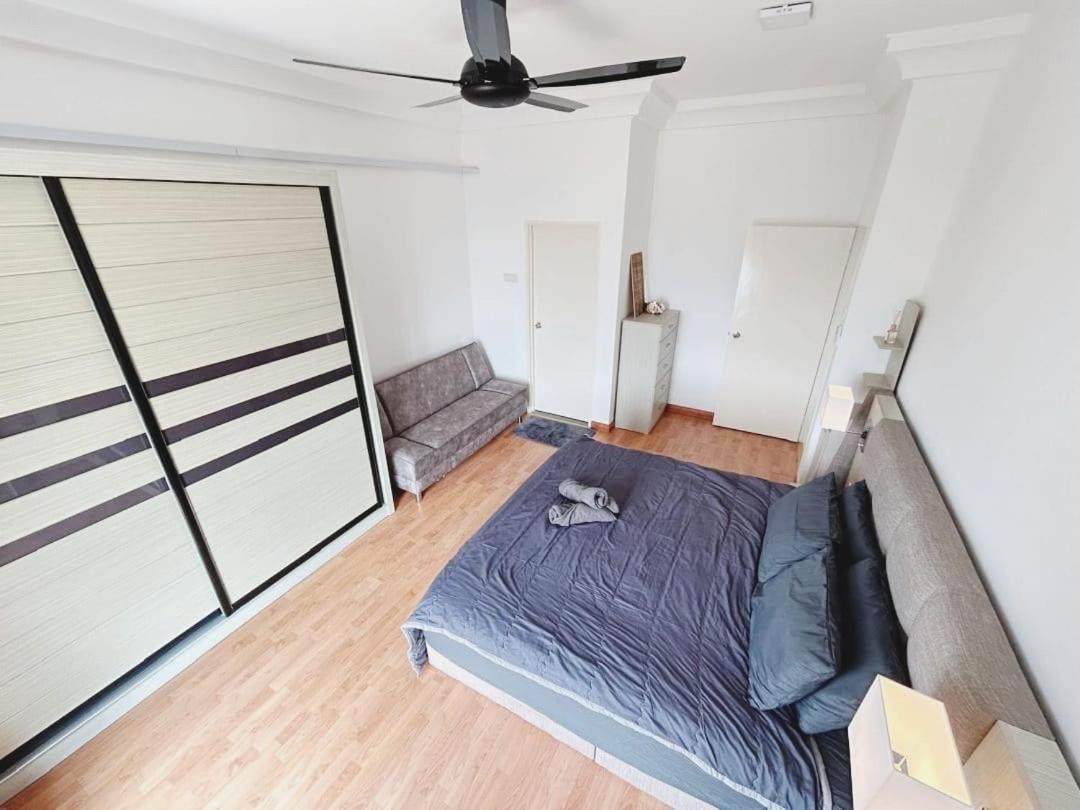 Apartemen Platino Up To 10 Pax, Few Steps To Paradigm And Escape Jb