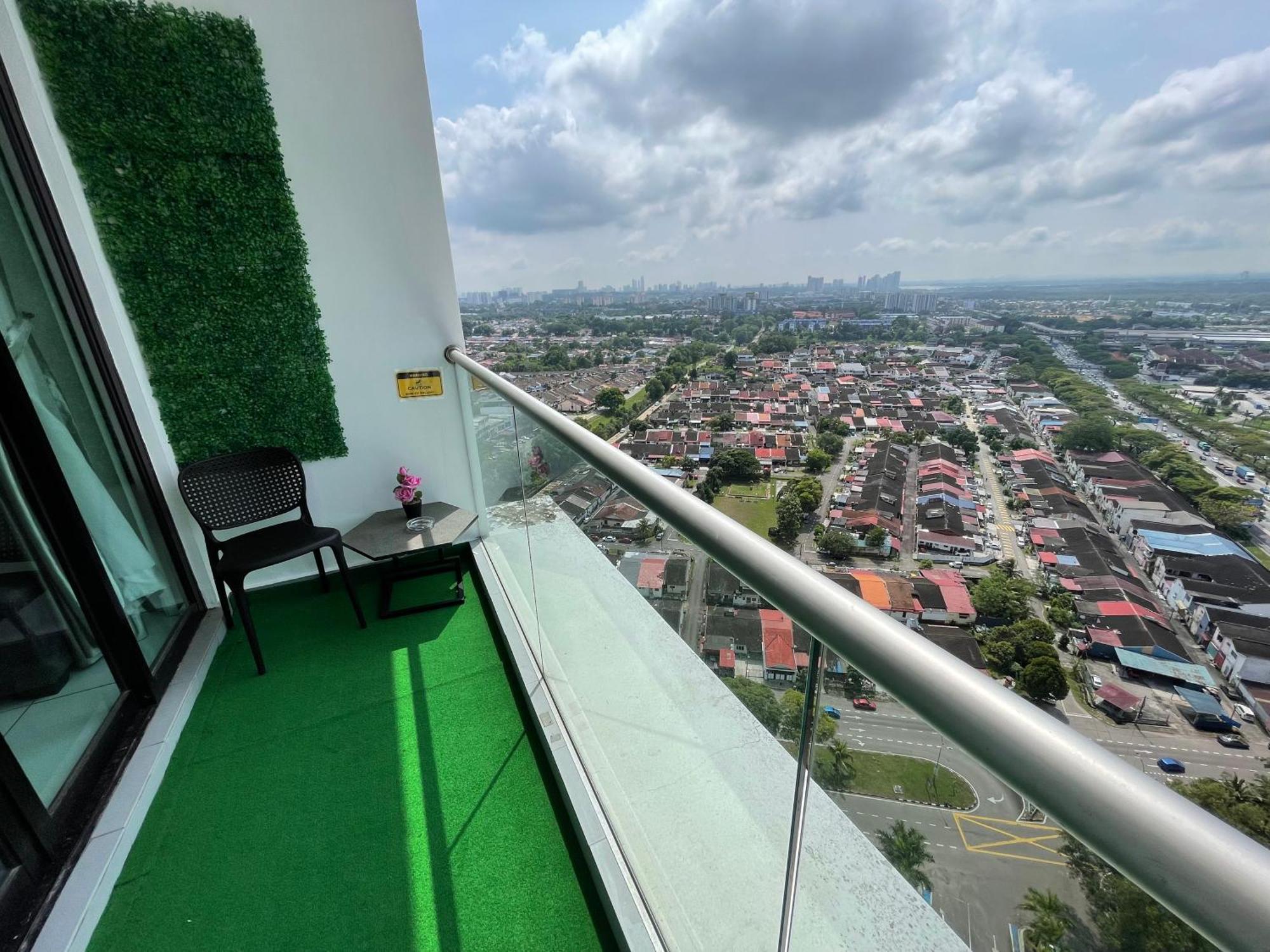 Apartemen Platino Up To 10 Pax, Few Steps To Paradigm And Escape Jb