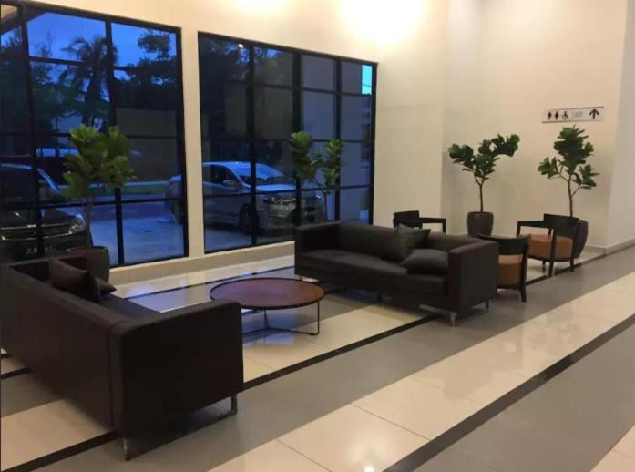 Platino Up To 10 Pax, Few Steps To Paradigm And Escape Jb Apartemen Johor Bahru