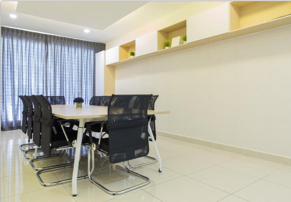 Platino Up To 10 Pax, Few Steps To Paradigm And Escape Jb Apartemen *